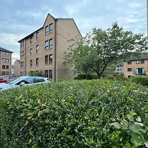 Apartment Two Bedroom Flat Close To Meadows With Free Parking By Parking Permit, Edinburgh