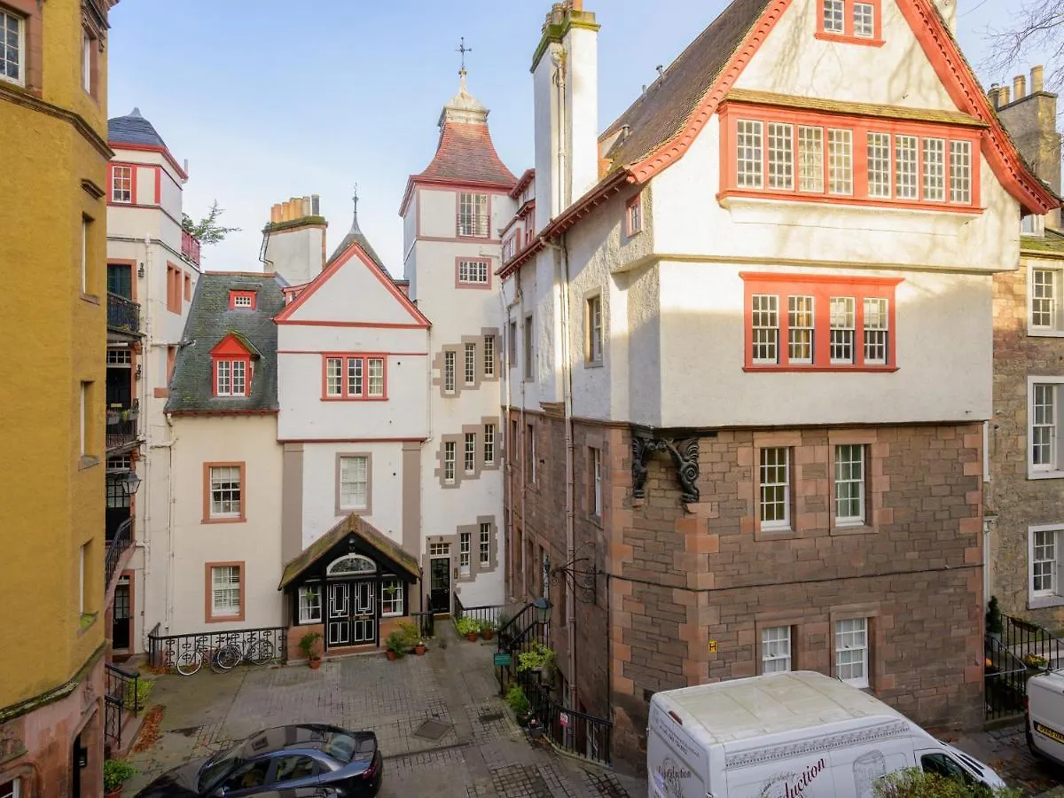 Apartment Pass The Keys Historic Ramsay Garden Apt With Balcony Views Edinburgh