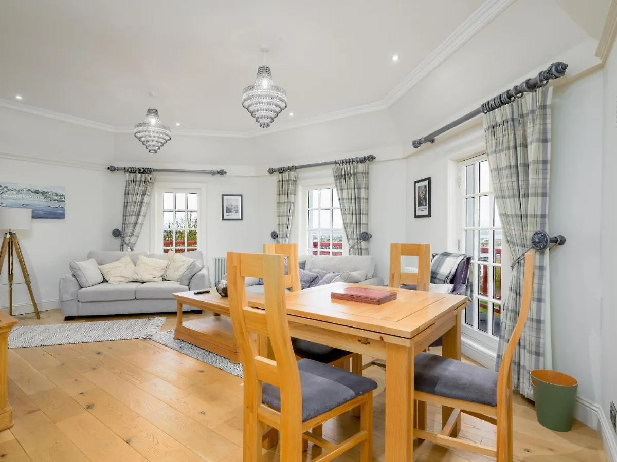 Pass The Keys Historic Ramsay Garden Apt With Balcony Views Edinburgh Apartment