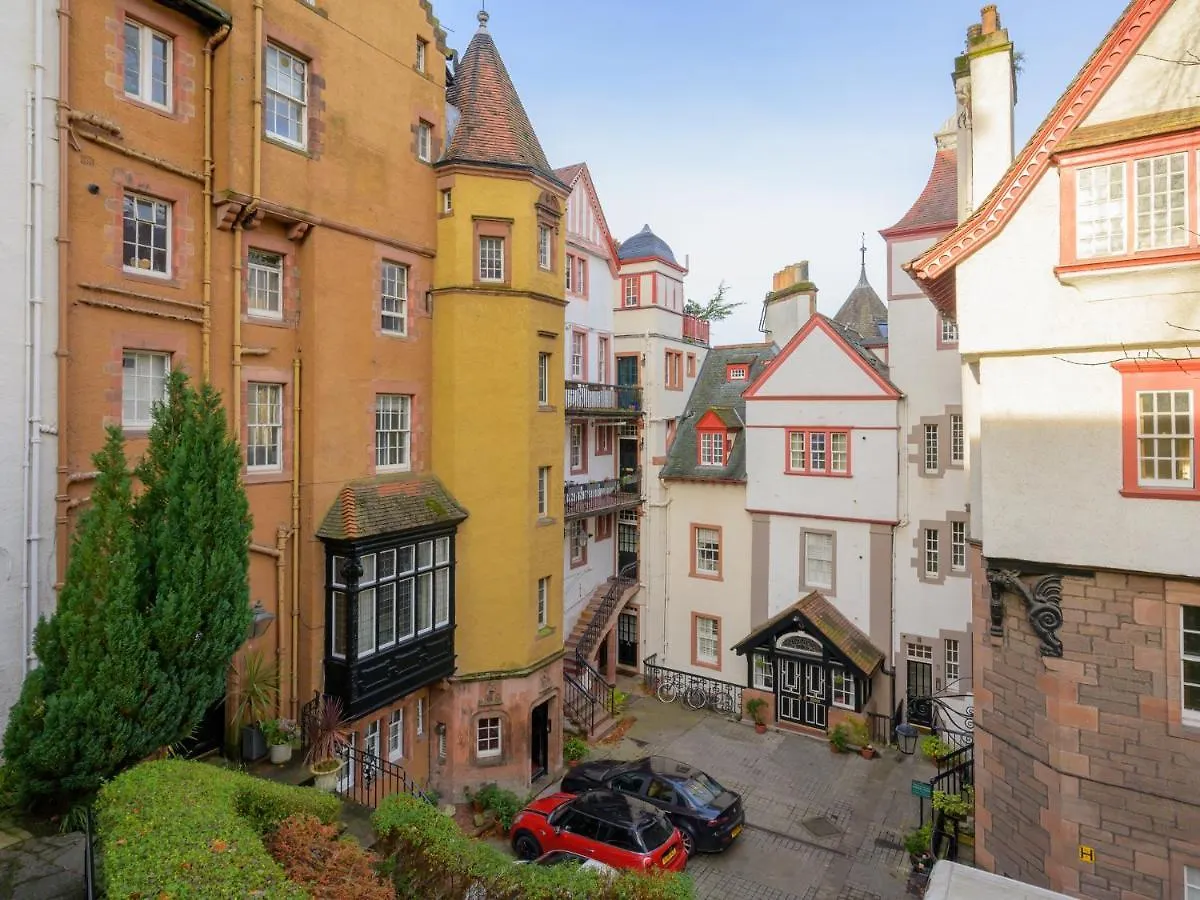 Apartment Pass The Keys Historic Ramsay Garden Apt With Balcony Views Edinburgh