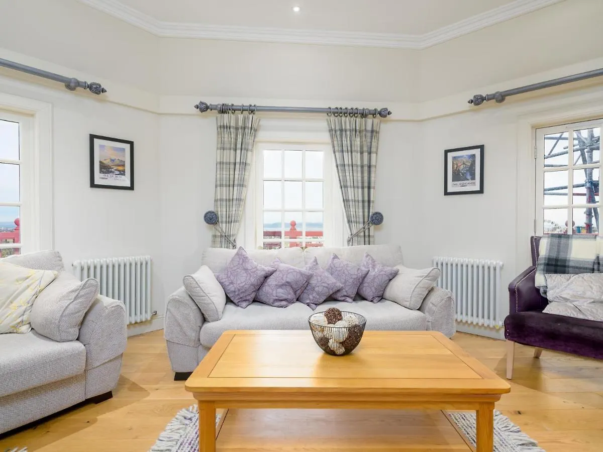 Pass The Keys Historic Ramsay Garden Apt With Balcony Views Edinburgh